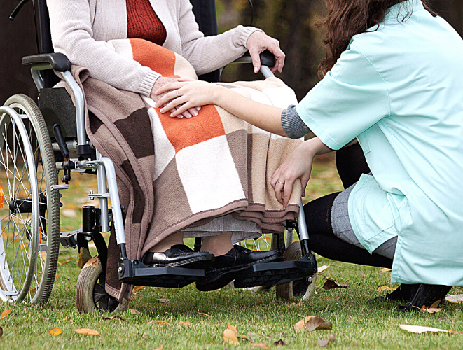 Услуги сиделки для инвалида